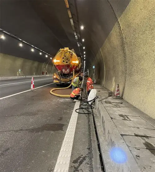 大观隧道排水渠清淤